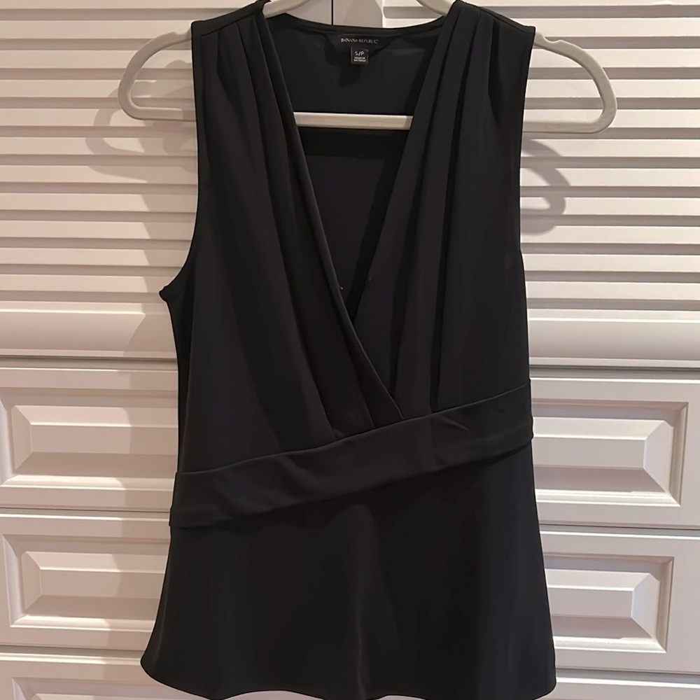 ✨2 for $30✨ Banana Republic Black Sleeveless Top